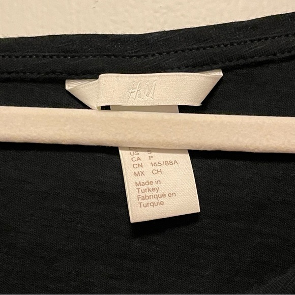 nwot H&M - tshirt with tie detail - Picture 6 of 9